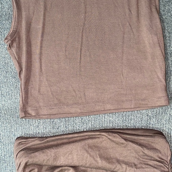 Two piece crop top and scrunched style skirt set - Picture 4 of 6